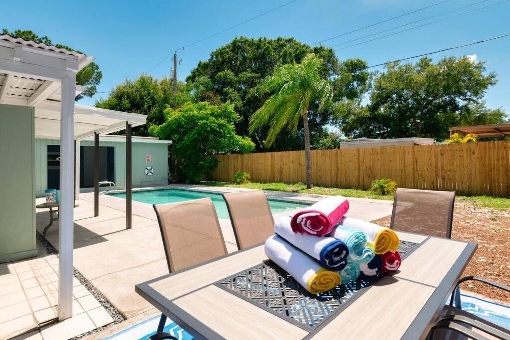 Relaxing Pool Home For Family Getaway Close To Tampa Zoo, Busch Gardens, Restaurants And Shopping! Exterior photo